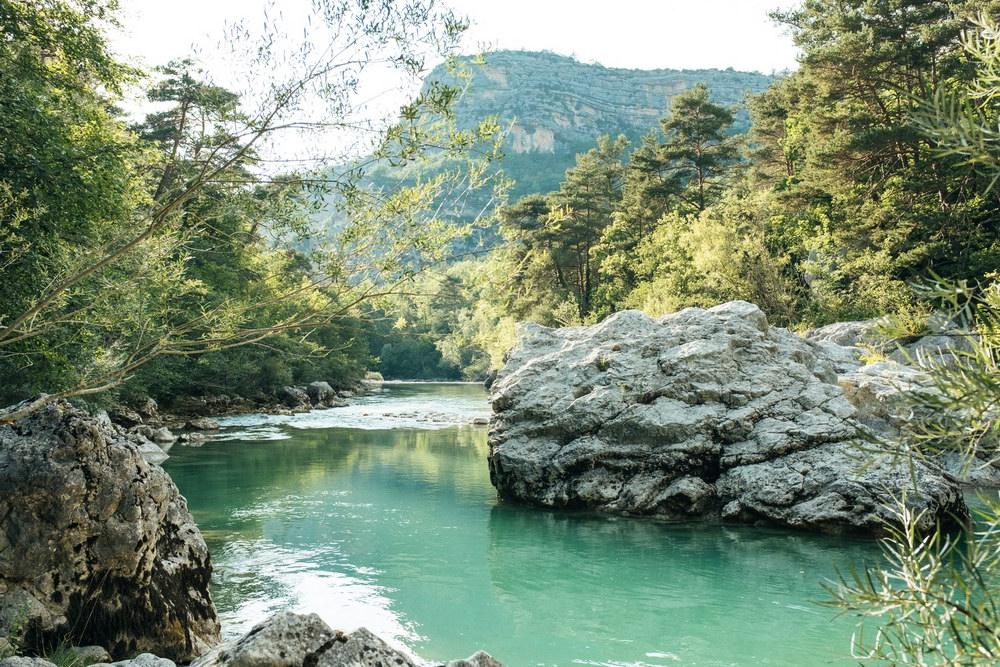 Rivière au cœur de la nature varoise