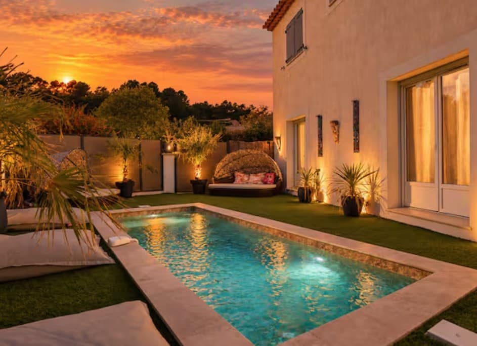 La villa au coucher du soleil