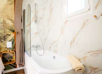 Salle de bain de la chambre rotin